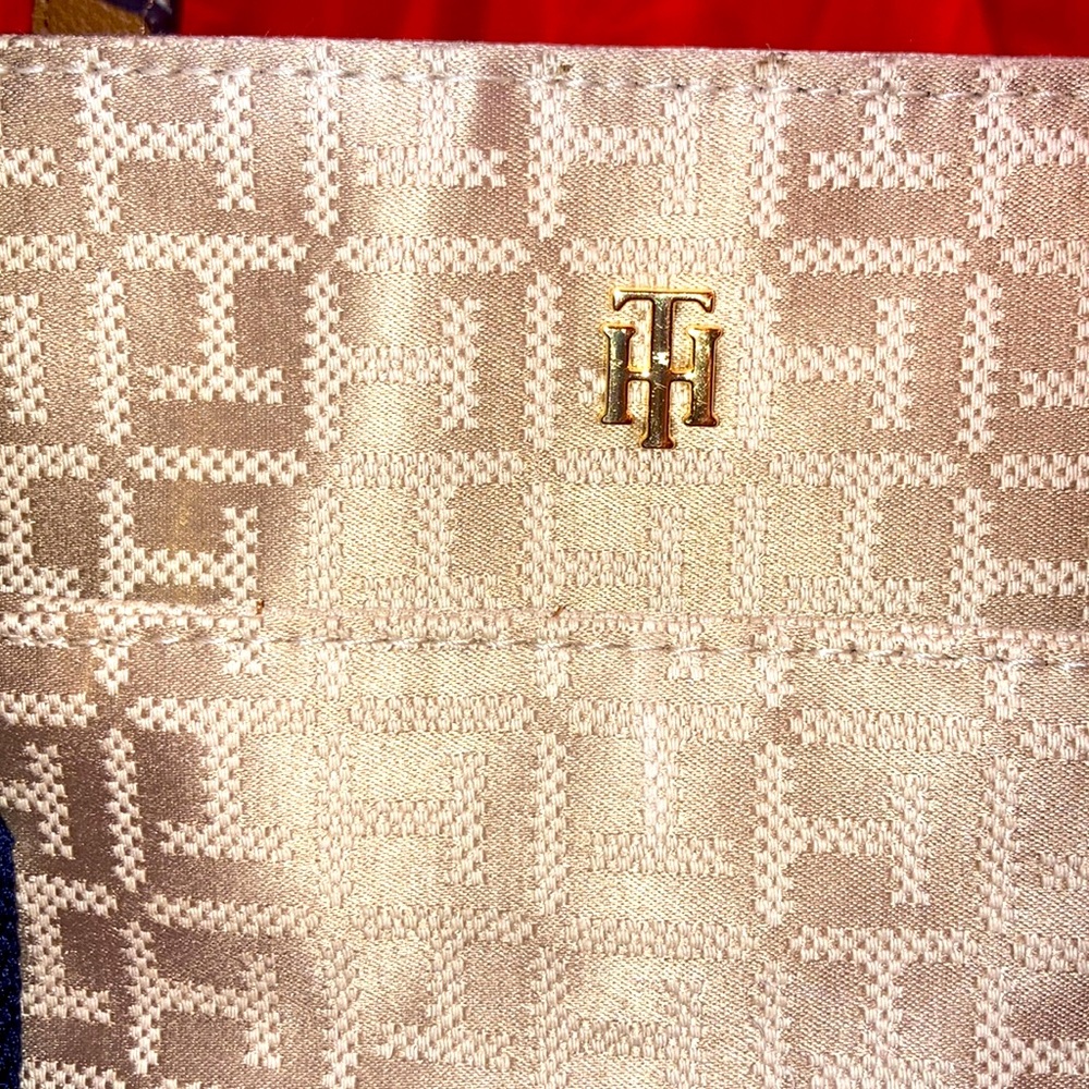 Tommy Hilfiger Light Gold Tote - Picture 5 of 7